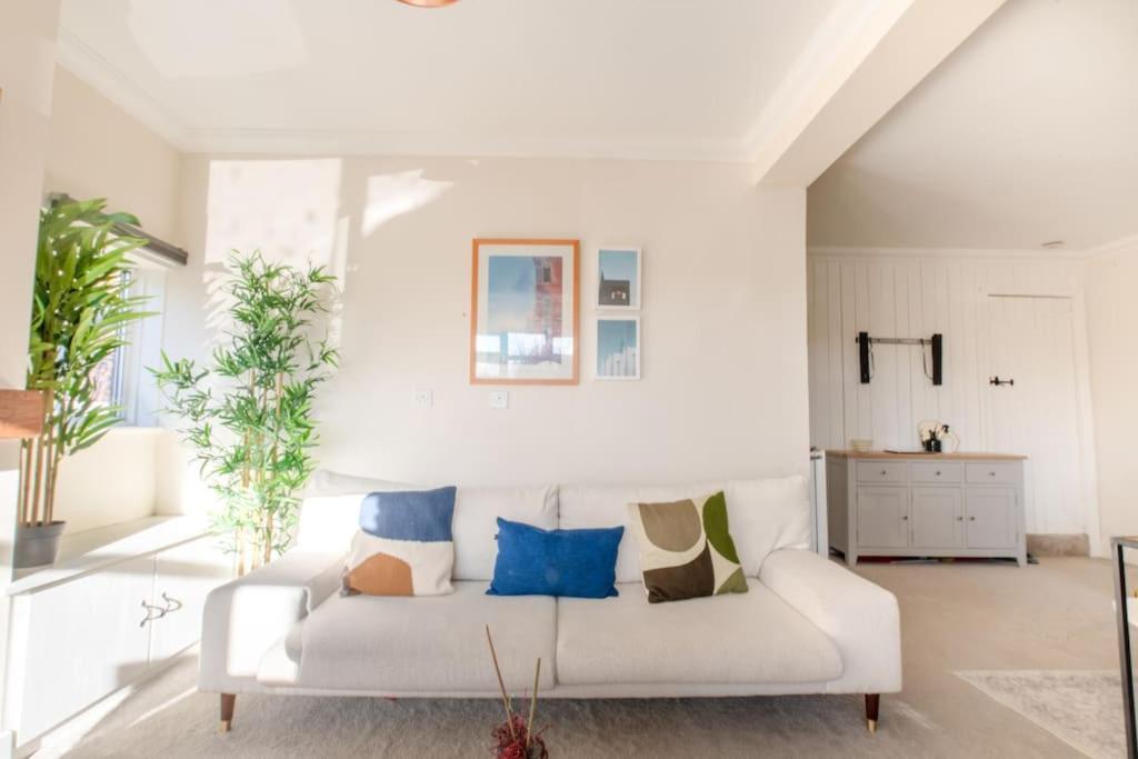Charming Cottage Getaway In אלטרינצ'אם מראה חיצוני תמונה