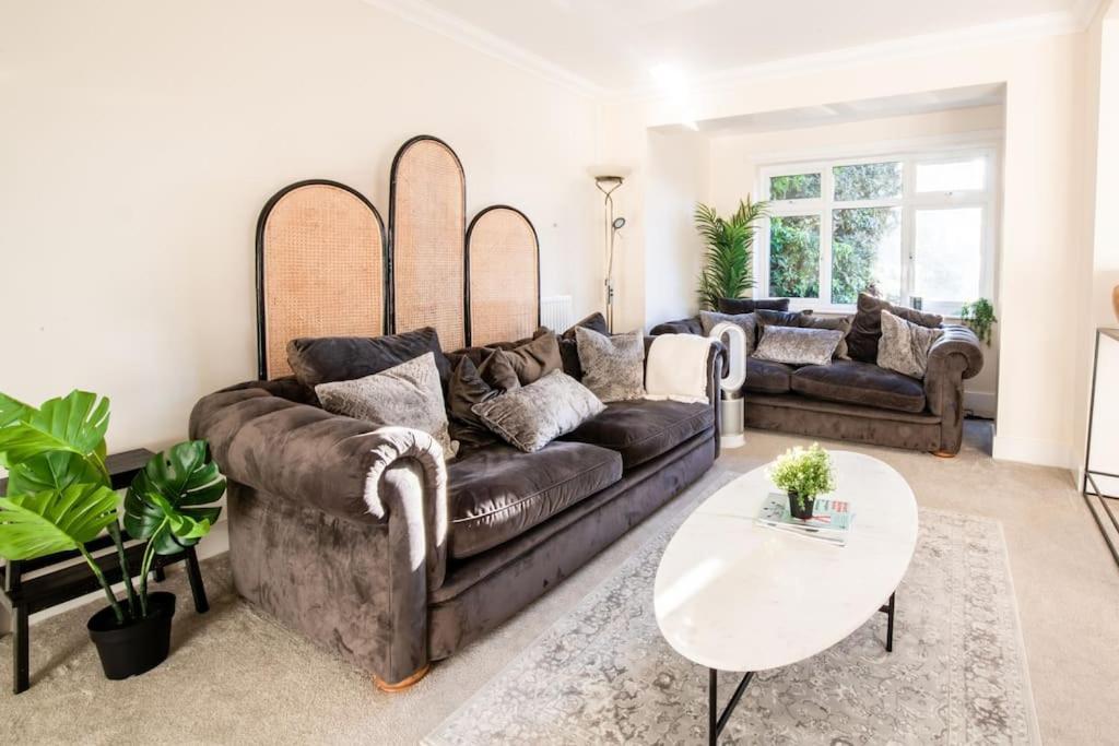 Charming Cottage Getaway In אלטרינצ'אם מראה חיצוני תמונה