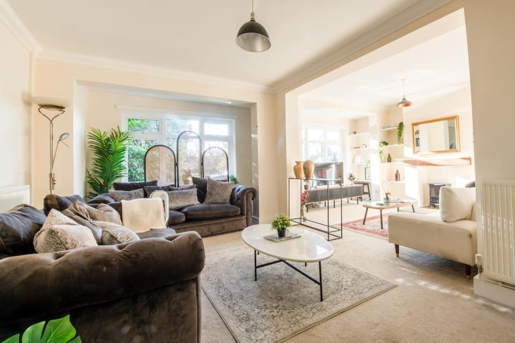 Charming Cottage Getaway In אלטרינצ'אם מראה חיצוני תמונה