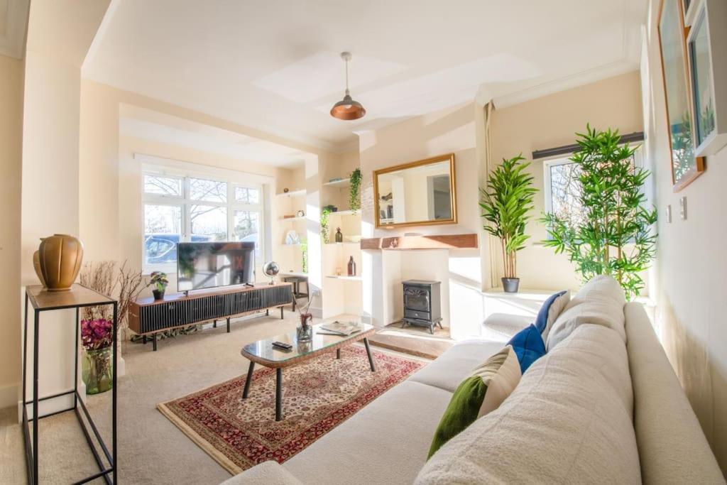 Charming Cottage Getaway In אלטרינצ'אם מראה חיצוני תמונה